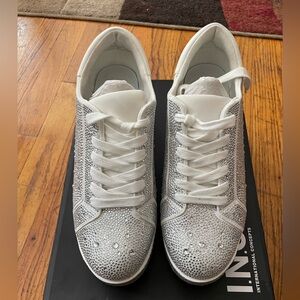 Women's fashion sneakers size 9